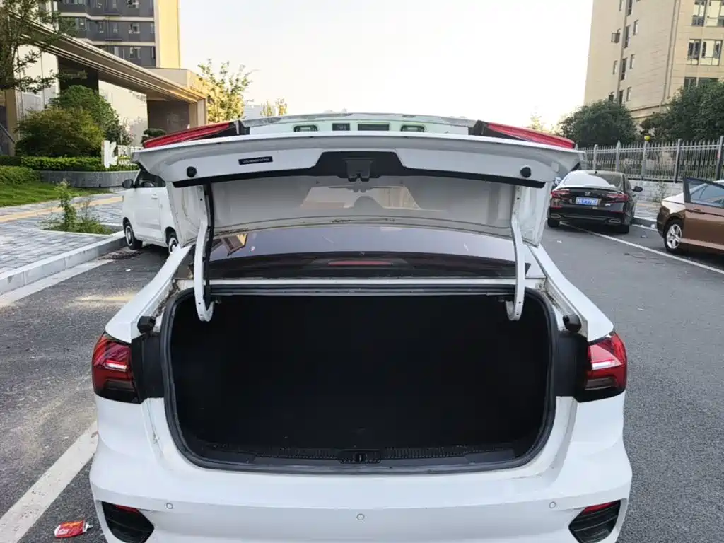 Roewe i5 — миниатюра 19