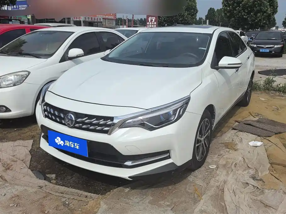 Купить Venucia D60