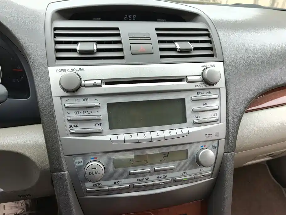 Toyota Camry — миниатюра 13
