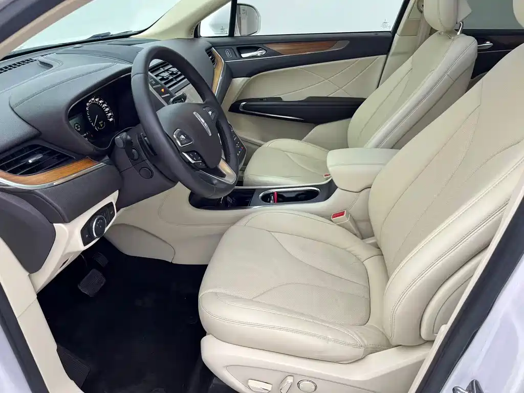 Lincoln MKC — миниатюра 14