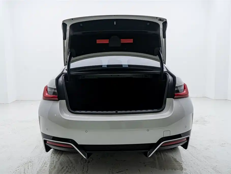 BMW i3 2022 eDrive 35 L