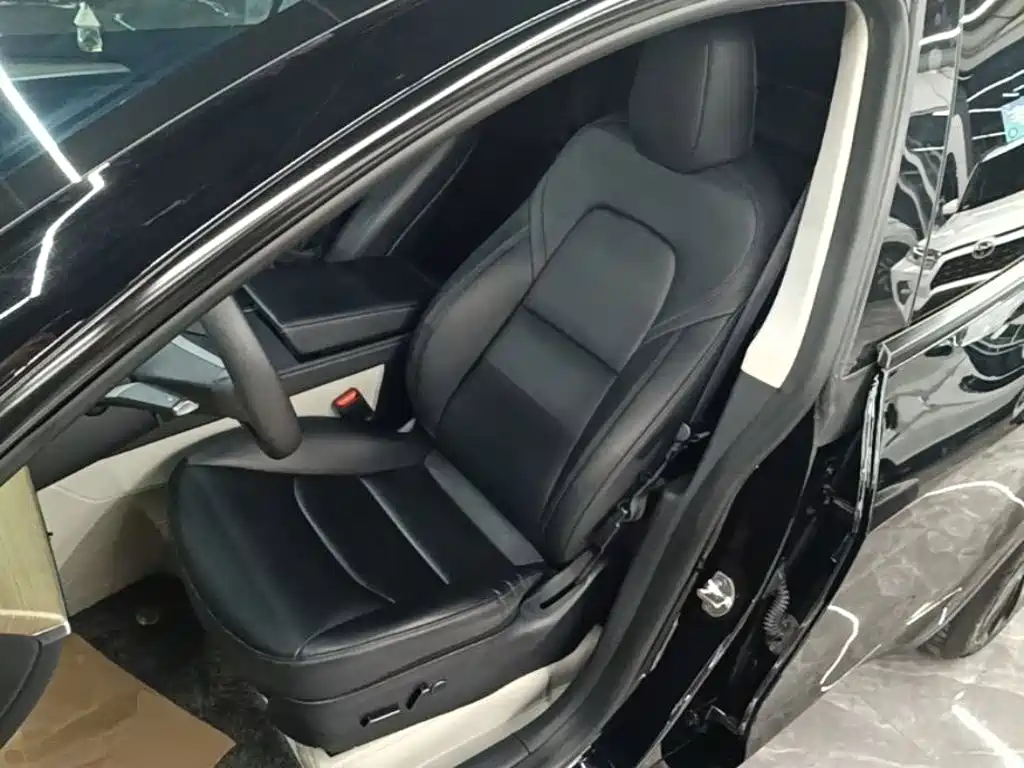 Tesla Model Y — миниатюра 15