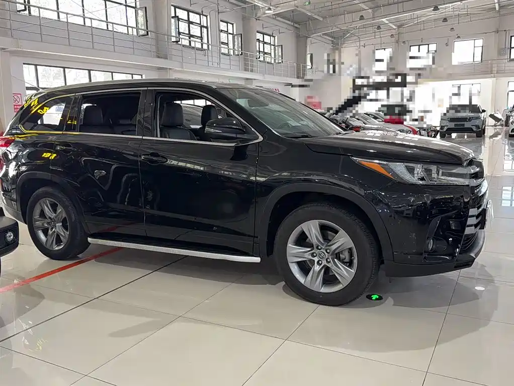 TOYOTA HIGHLANDER