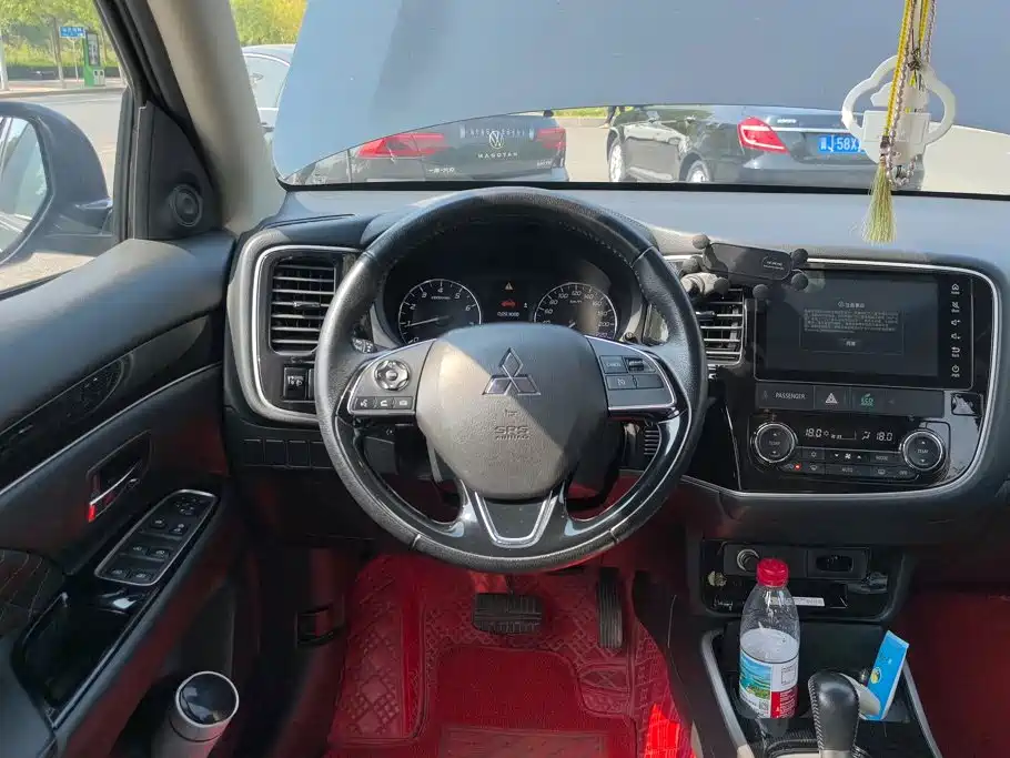 Mitsubishi Outlander — миниатюра 15
