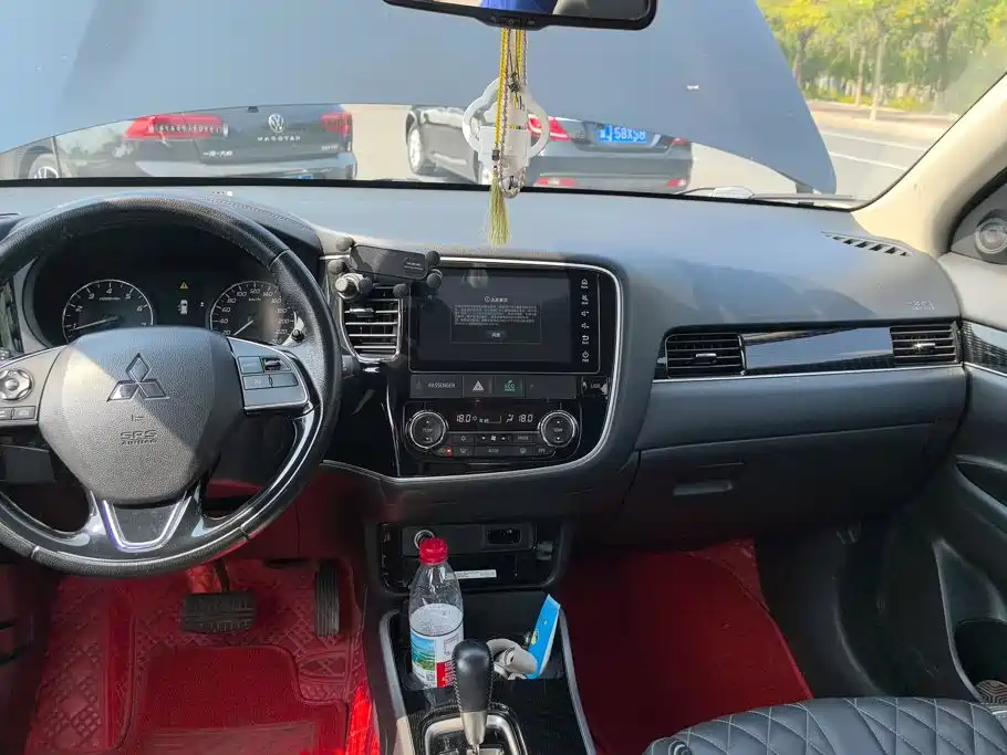 Mitsubishi Outlander — миниатюра 13