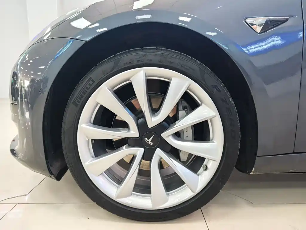 Tesla Model 3 — миниатюра 9