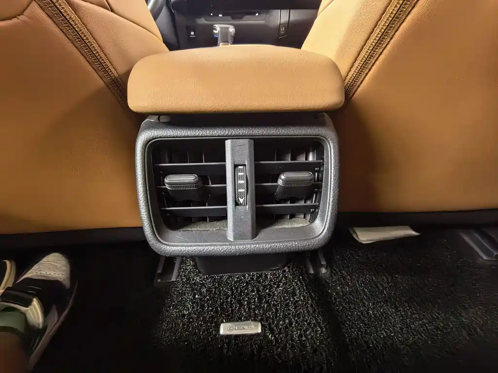 Lexus UX — миниатюра 23