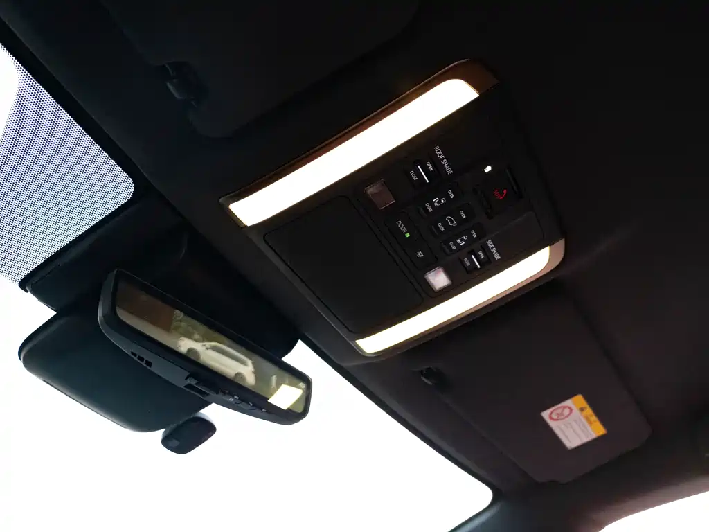 Toyota Alphard — миниатюра 13