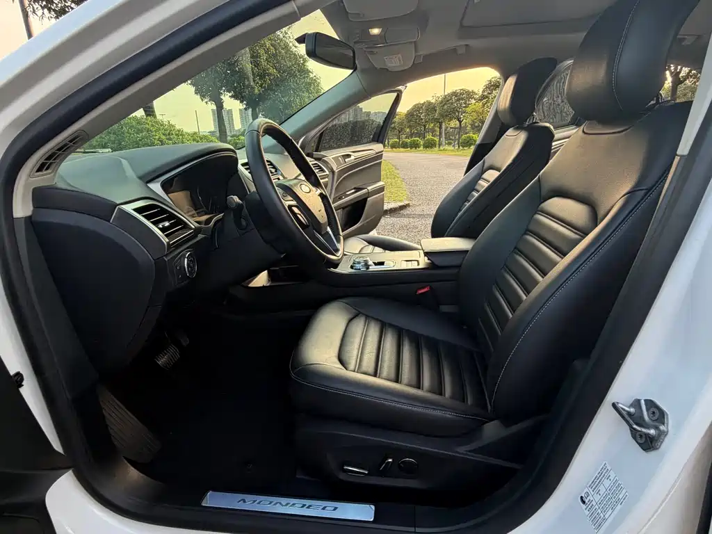 Ford Mondeo — миниатюра 7