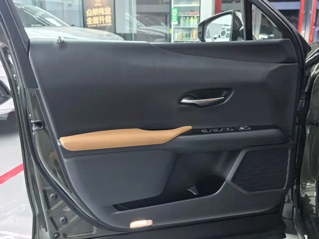 Lexus UX — миниатюра 10