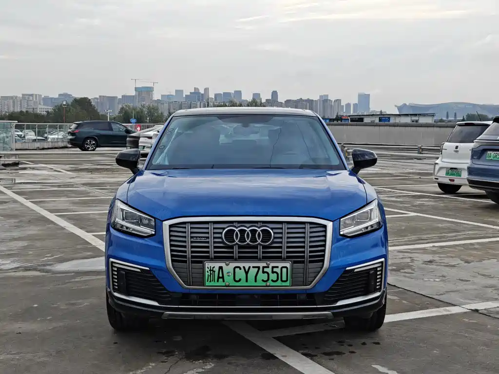 Audi Q2L e-tron — миниатюра 2