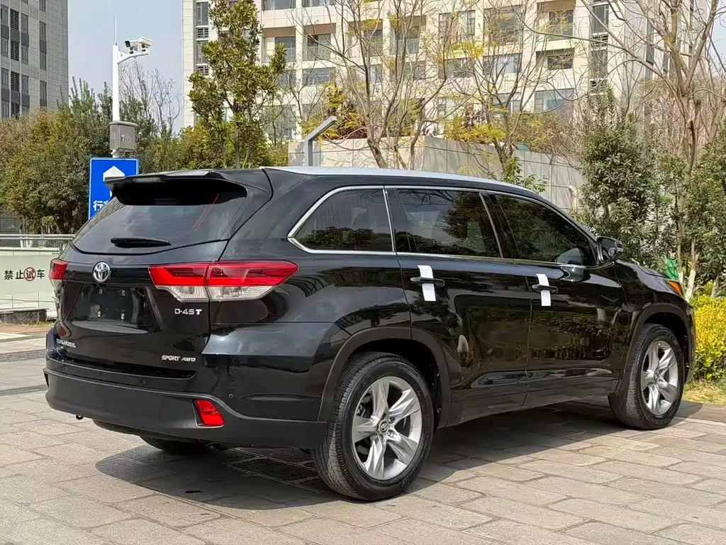 TOYOTA HIGHLANDER