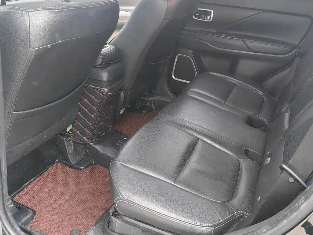 Mitsubishi Outlander — миниатюра 5