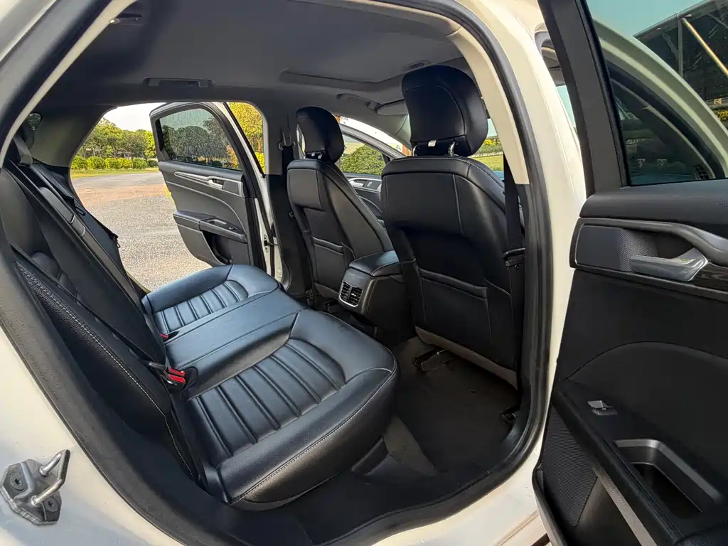 Ford Mondeo — миниатюра 11