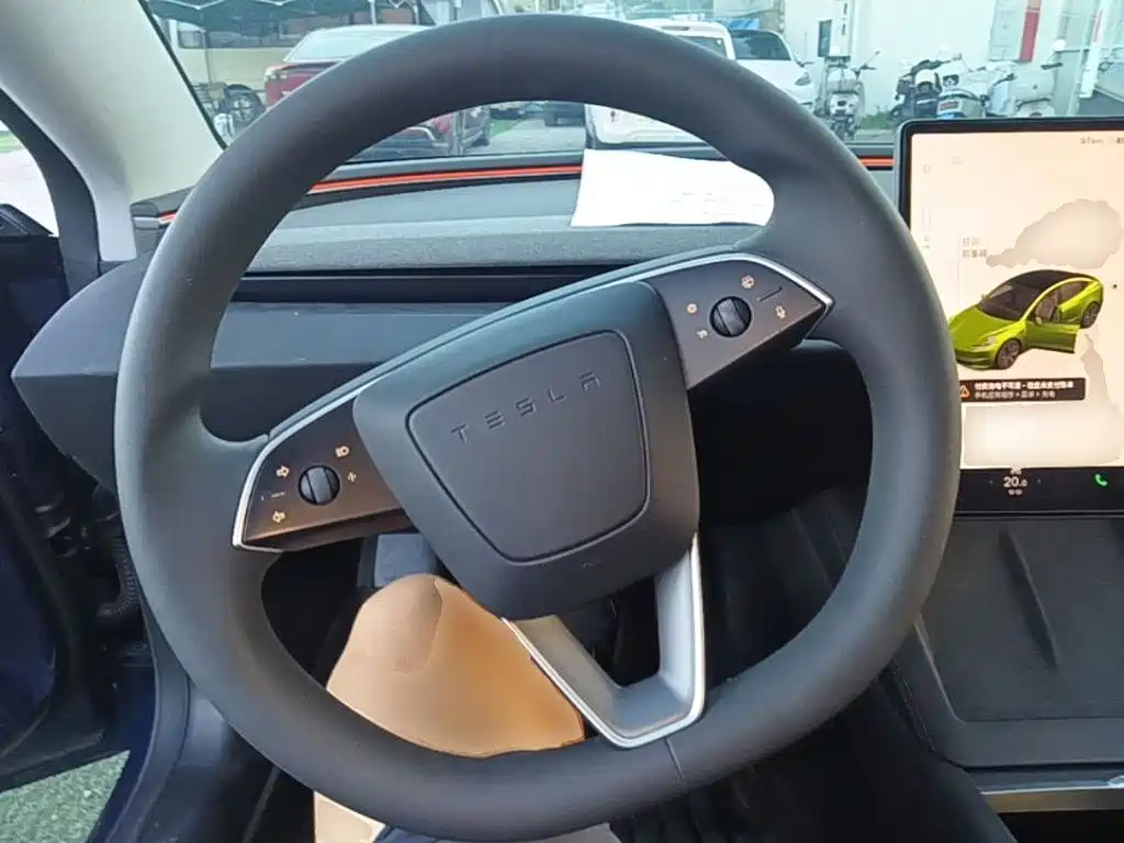 Tesla Model 3 — миниатюра 11