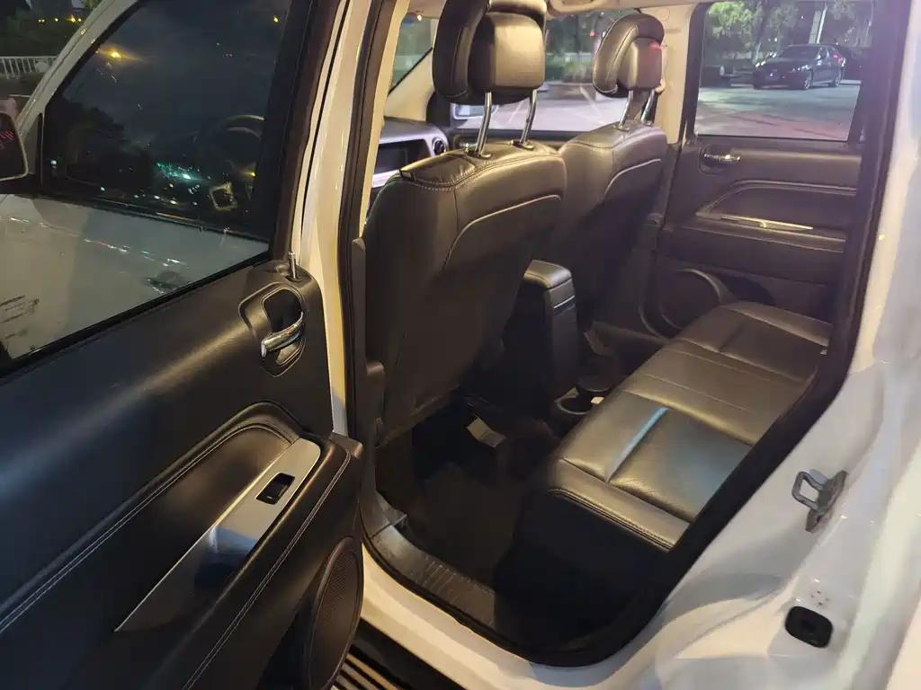 Jeep Compass (Import) — миниатюра 9