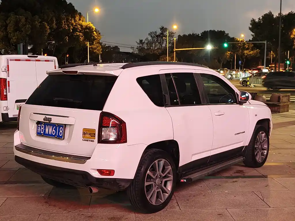 Jeep Compass (Import) — миниатюра 4