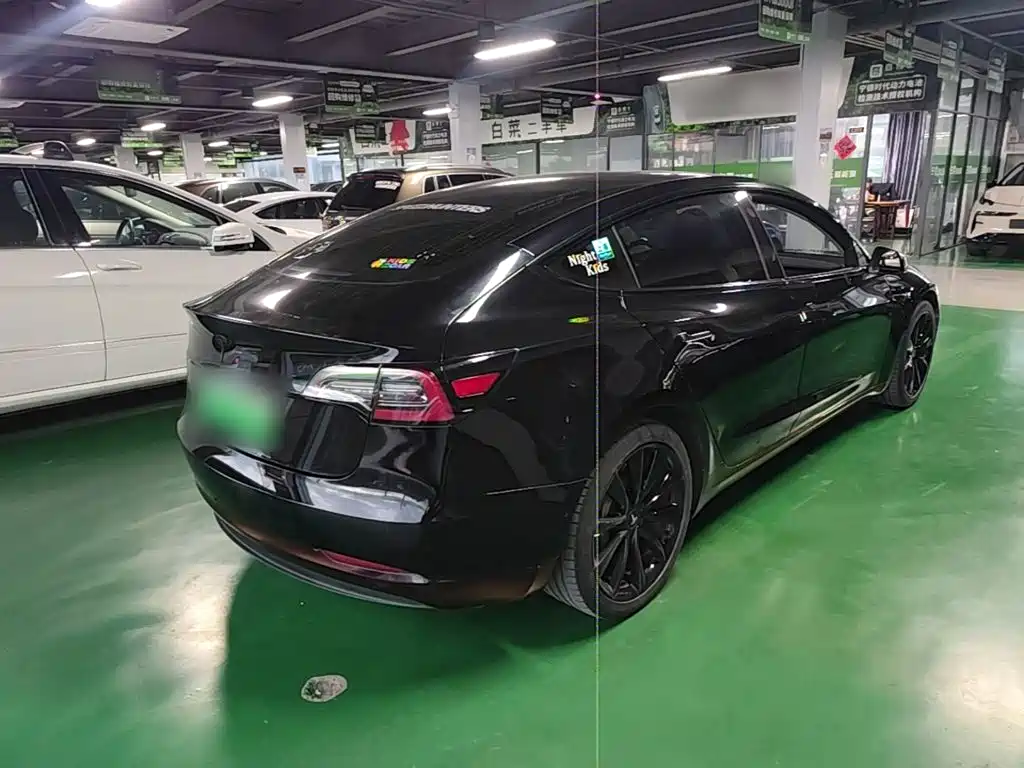 Tesla Model 3 — миниатюра 7