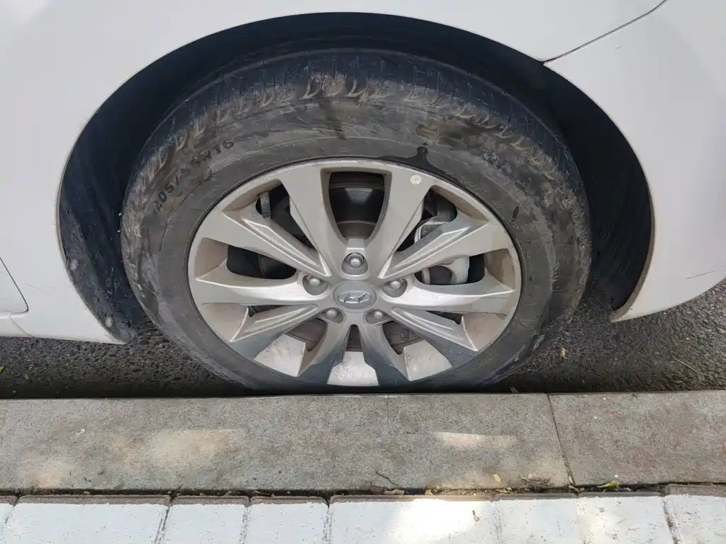 Hyundai Elantra Langdong — миниатюра 24