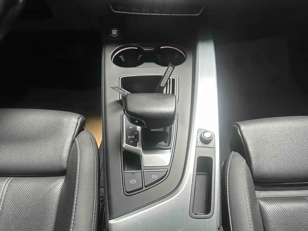 Audi A4L 2022 40 TFSI Luxury