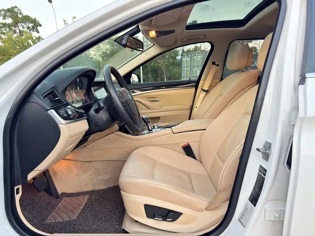 BMW 5 Series — миниатюра 11