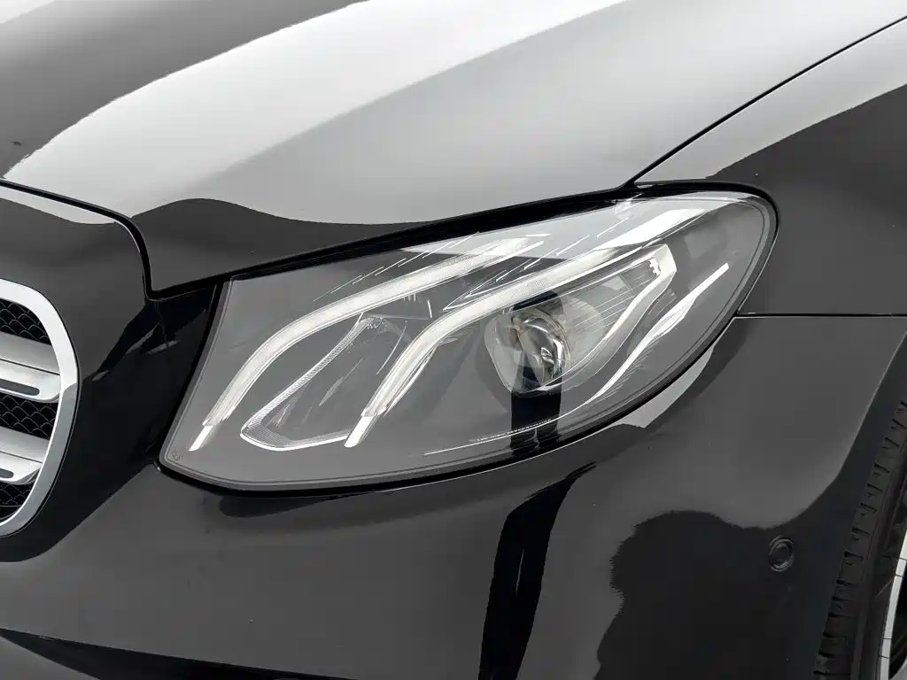 Mercedes-Benz E-Class — миниатюра 19