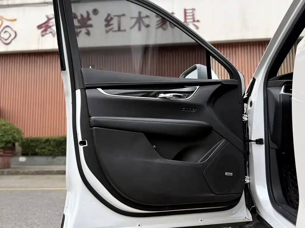 Cadillac XT5 — миниатюра 25