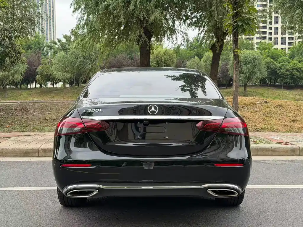 Mercedes-Benz E-Class — миниатюра 8