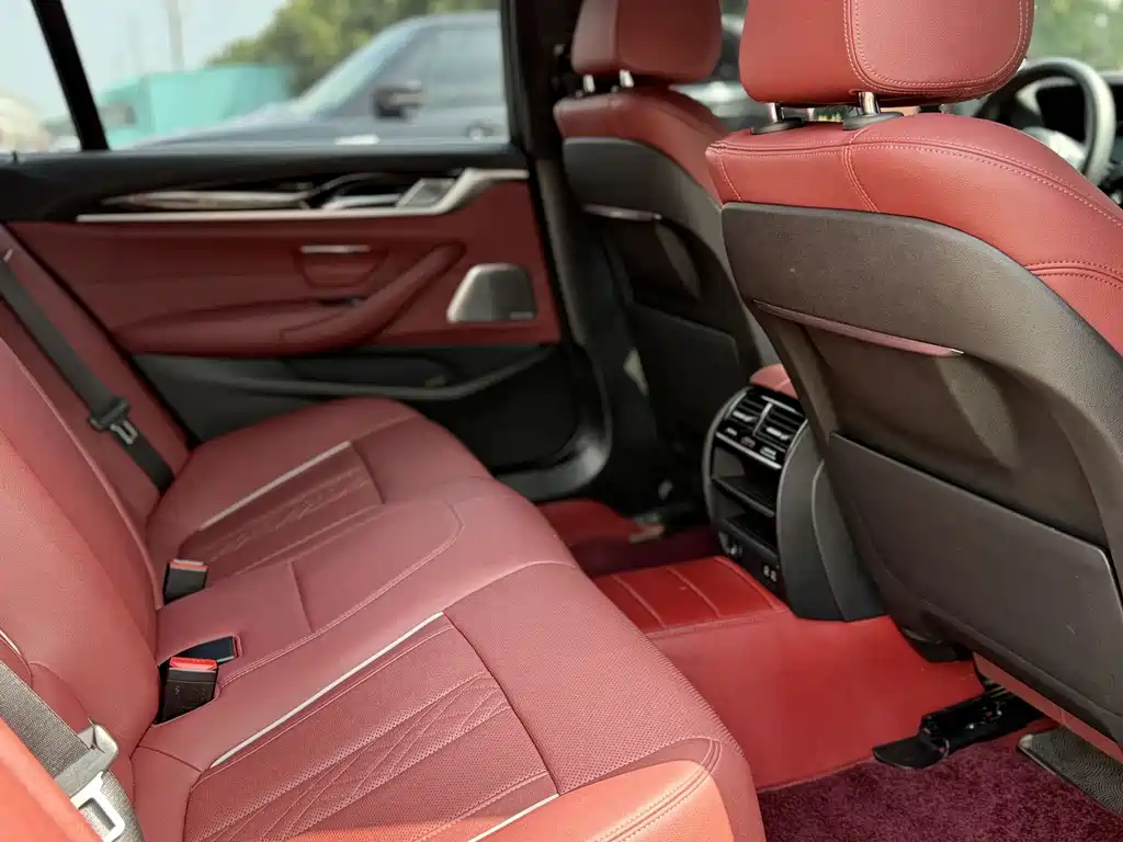 BMW 5 Series — миниатюра 11