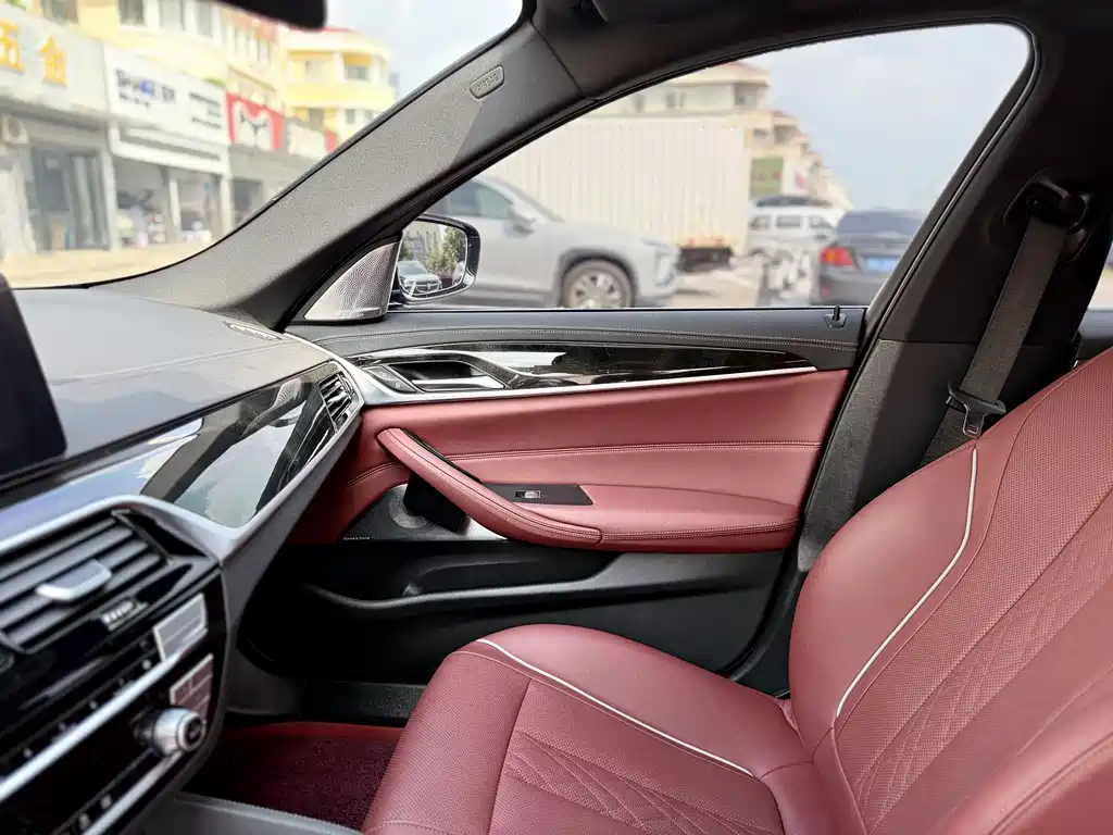 BMW 5 Series — миниатюра 24