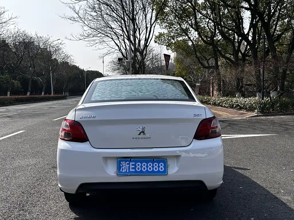 Peugeot 301 2016 1.6L MT Comfort