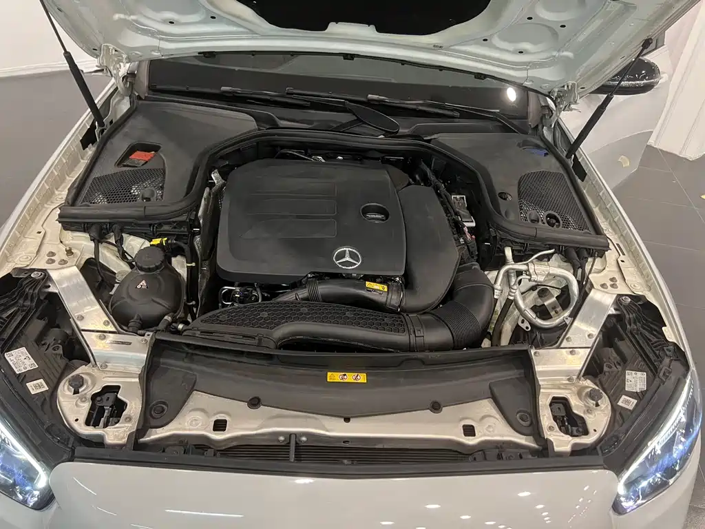 Mercedes-Benz E-Class — миниатюра 18