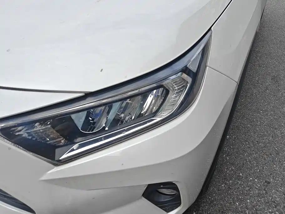 Toyota RAV4 — миниатюра 5