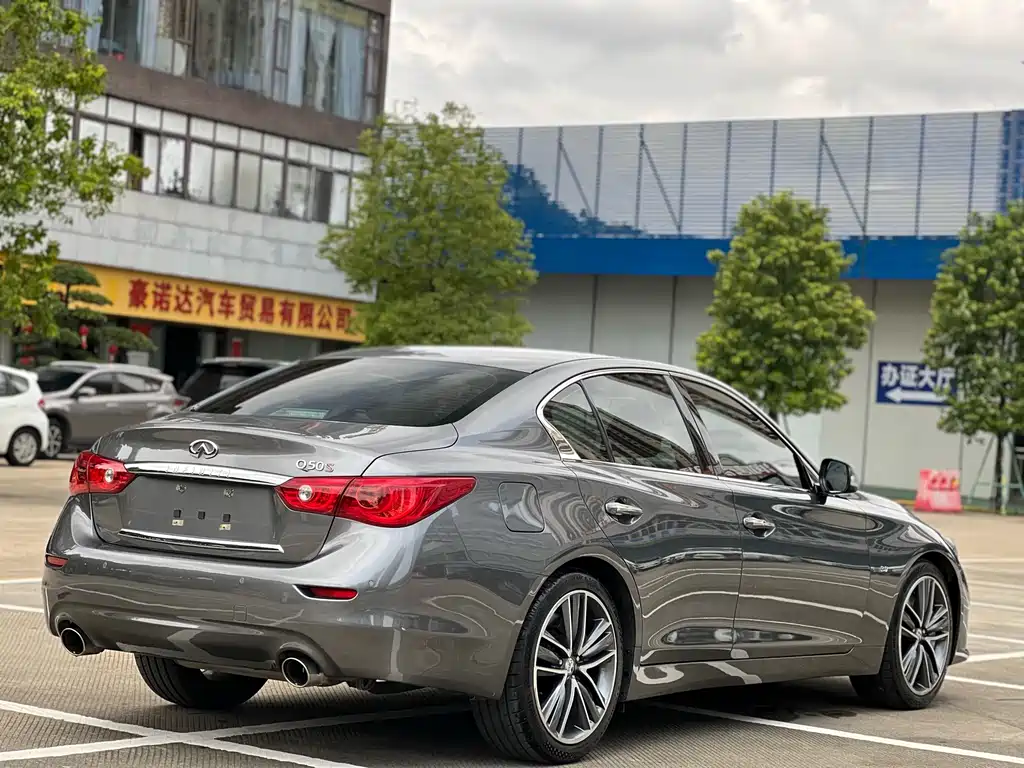 Infiniti Q50 2014 3.7L Luxury Sport