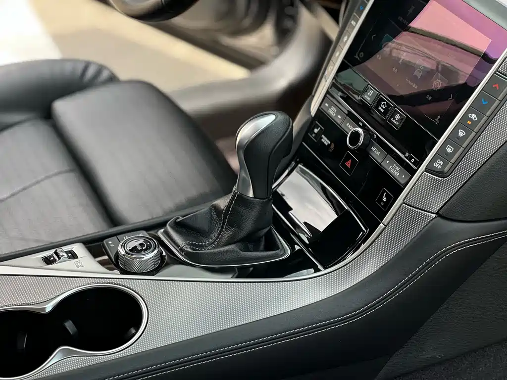 Infiniti Q50 2014 3.7L Luxury Sport