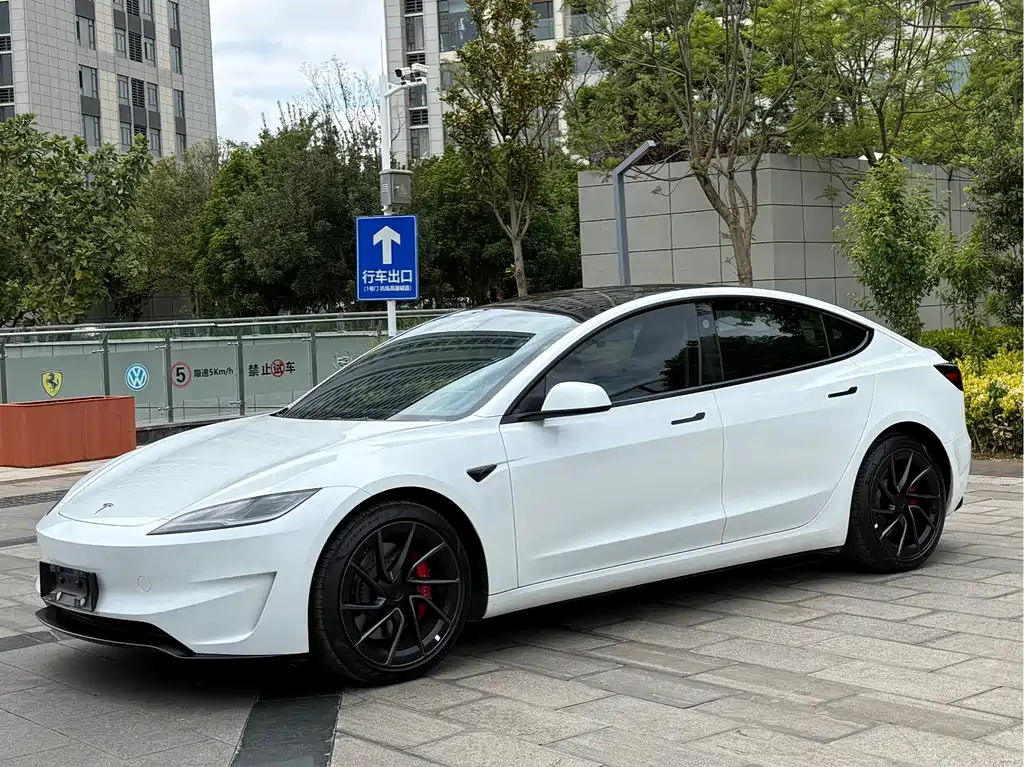 Tesla Model 3 2025