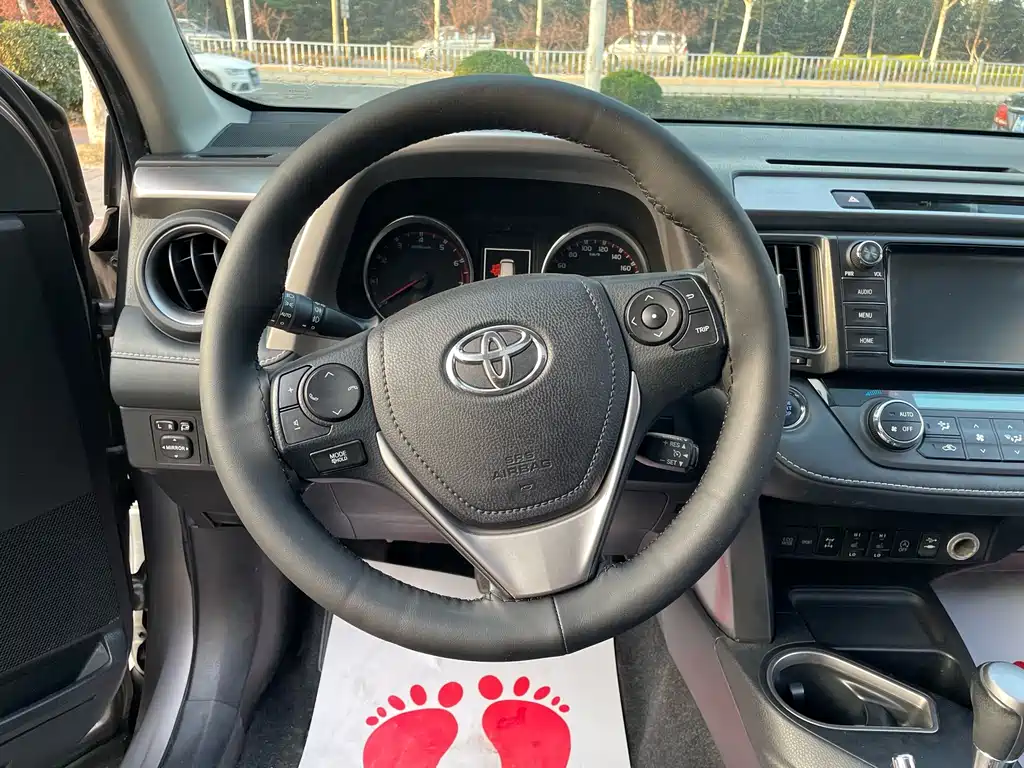 Toyota RAV4 — миниатюра 11
