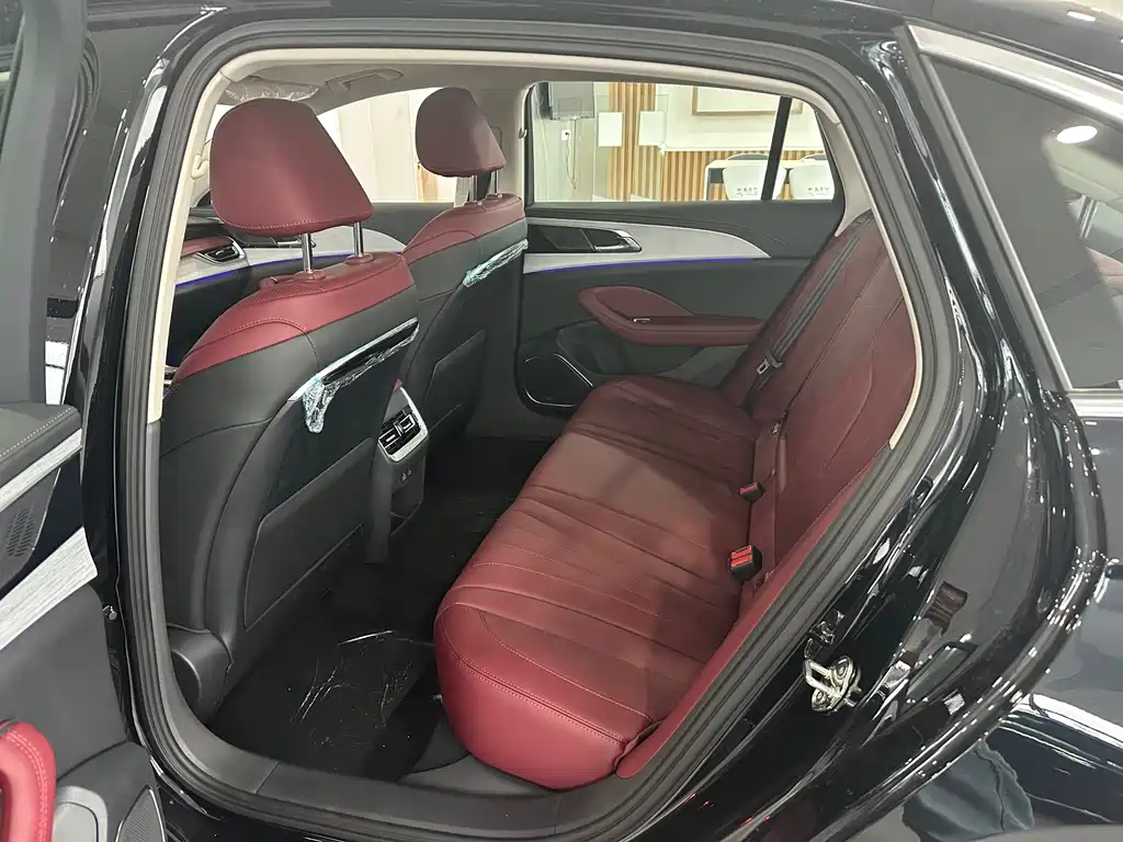 Hongqi H5 2025 2.0T AT
