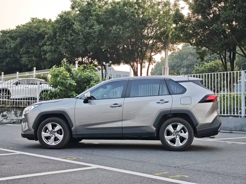 Toyota RAV4 — миниатюра 17