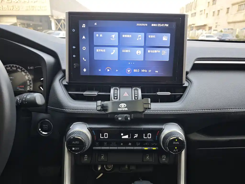 Toyota RAV4 — миниатюра 12