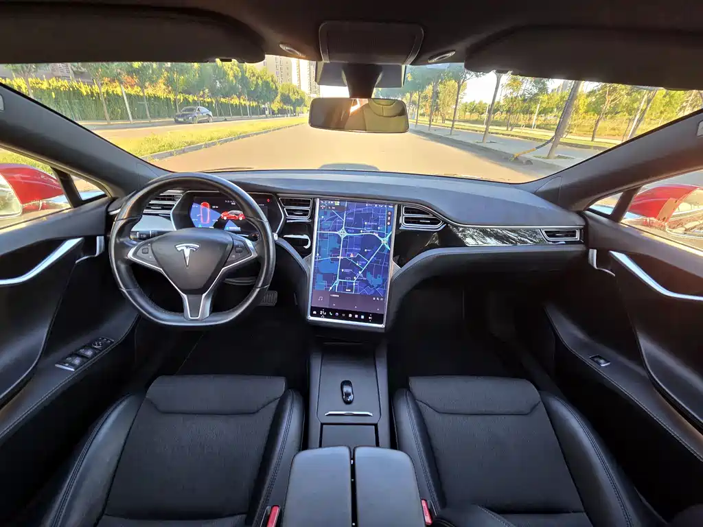 Tesla Model S — миниатюра 11