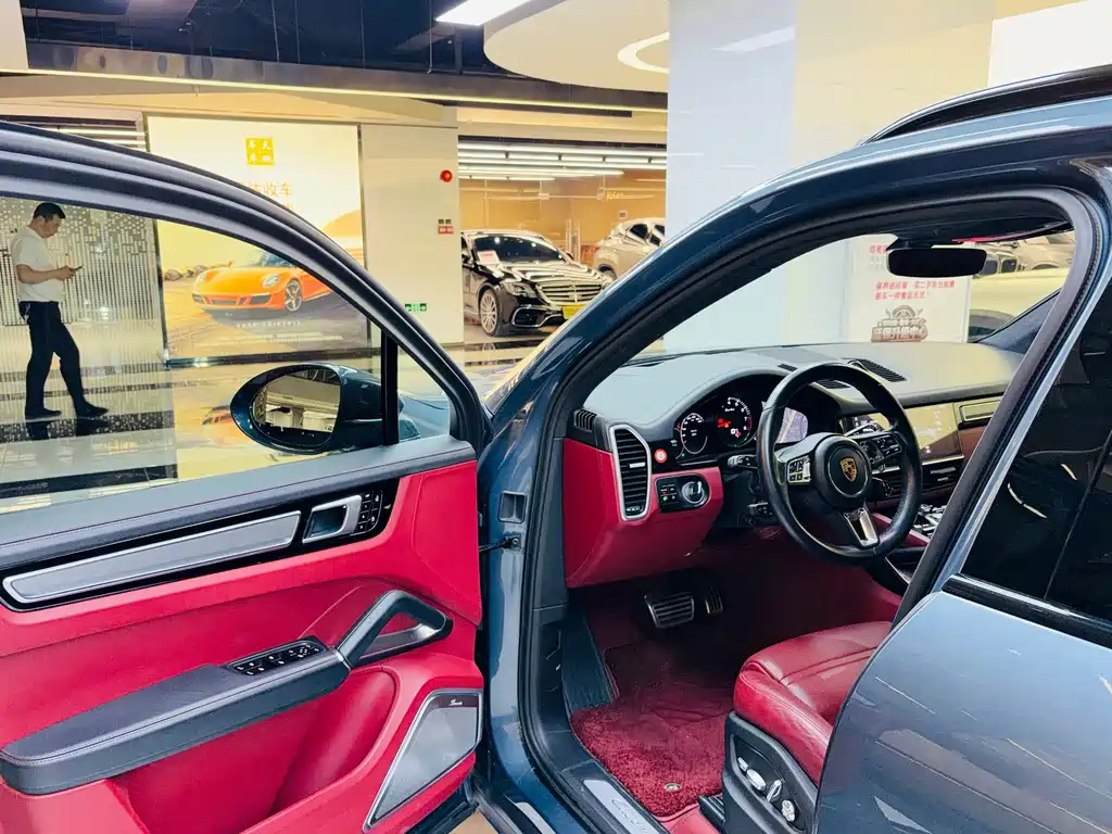 Porsche Cayenne — миниатюра 7