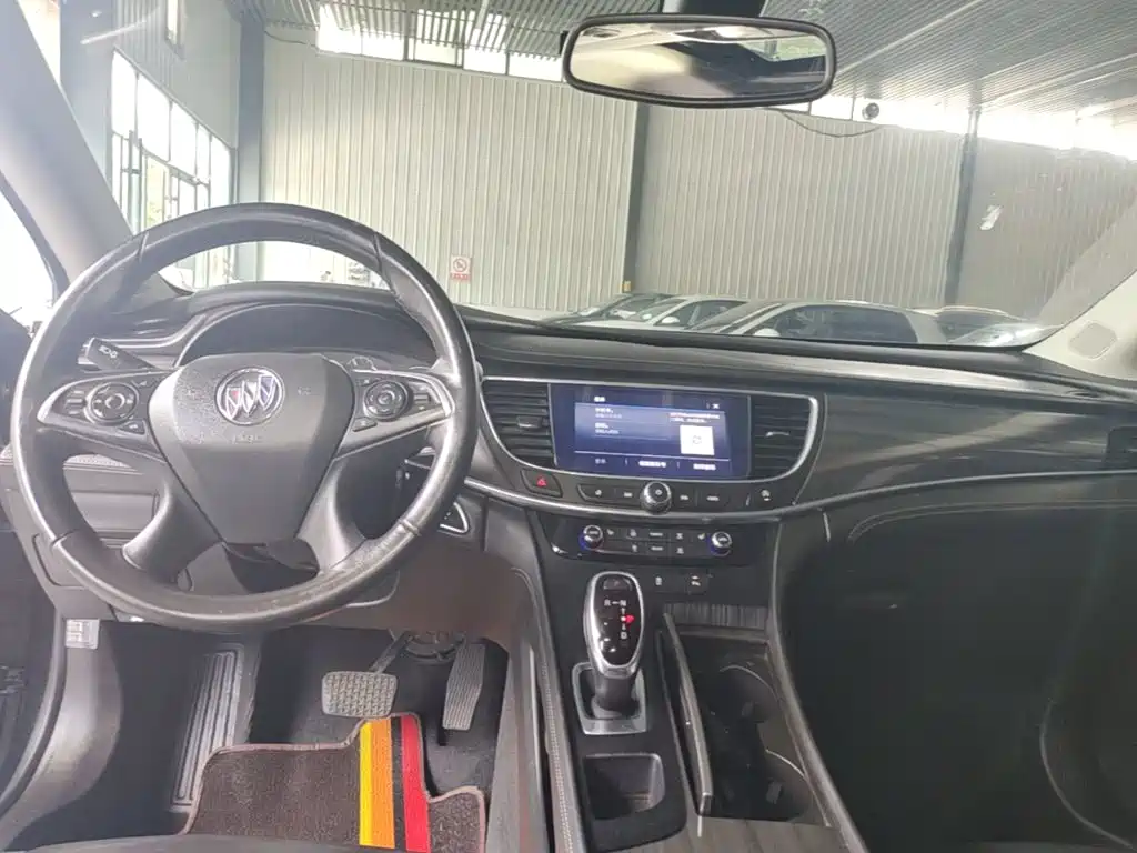 Buick LaCrosse — миниатюра 10