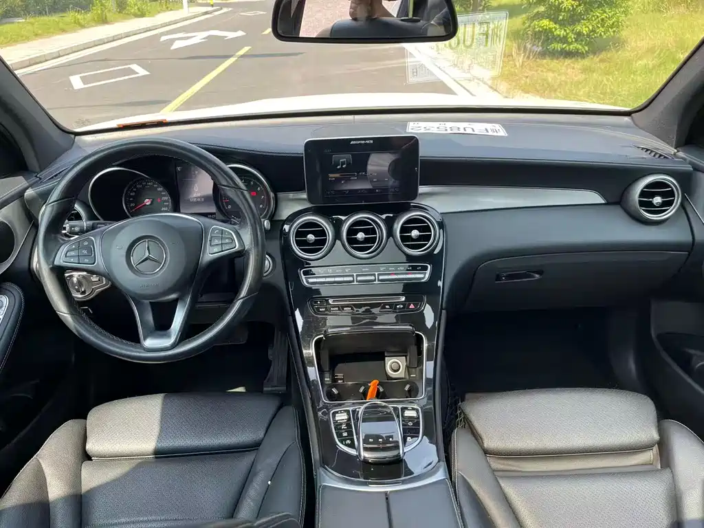MERCEDES-BENZ GLC