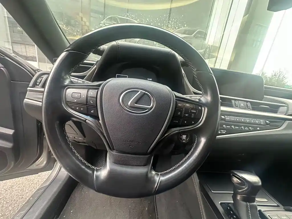 Lexus ES — миниатюра 7
