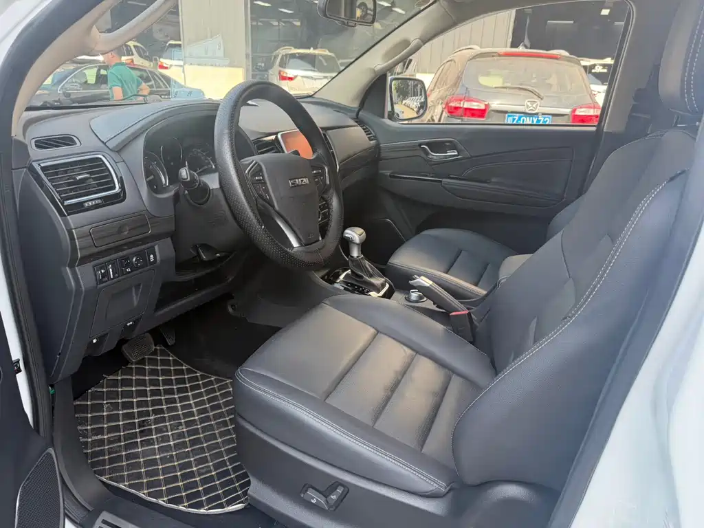 Isuzu MU-X — миниатюра 4