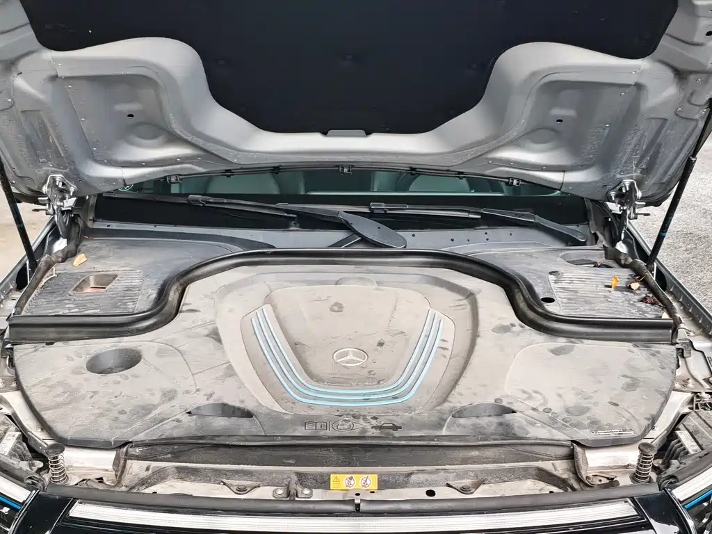 Mercedes-Benz EQC — миниатюра 12