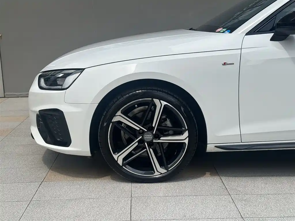 Audi A4L 2024 40 TFSI Luxury