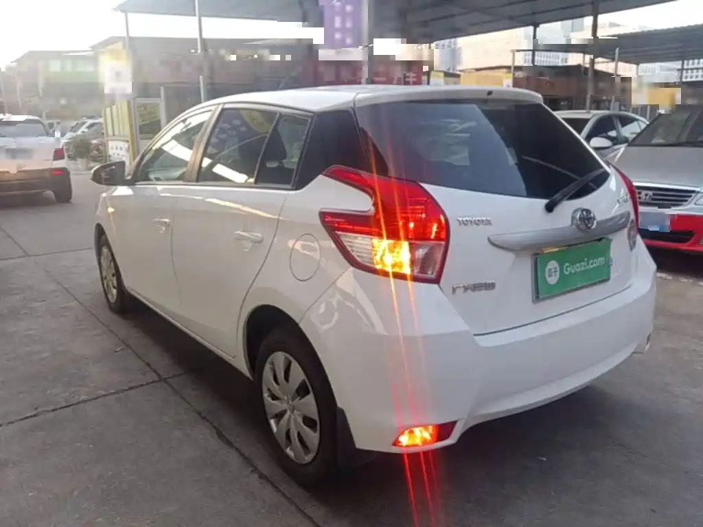 Toyota Yaris L — миниатюра 5