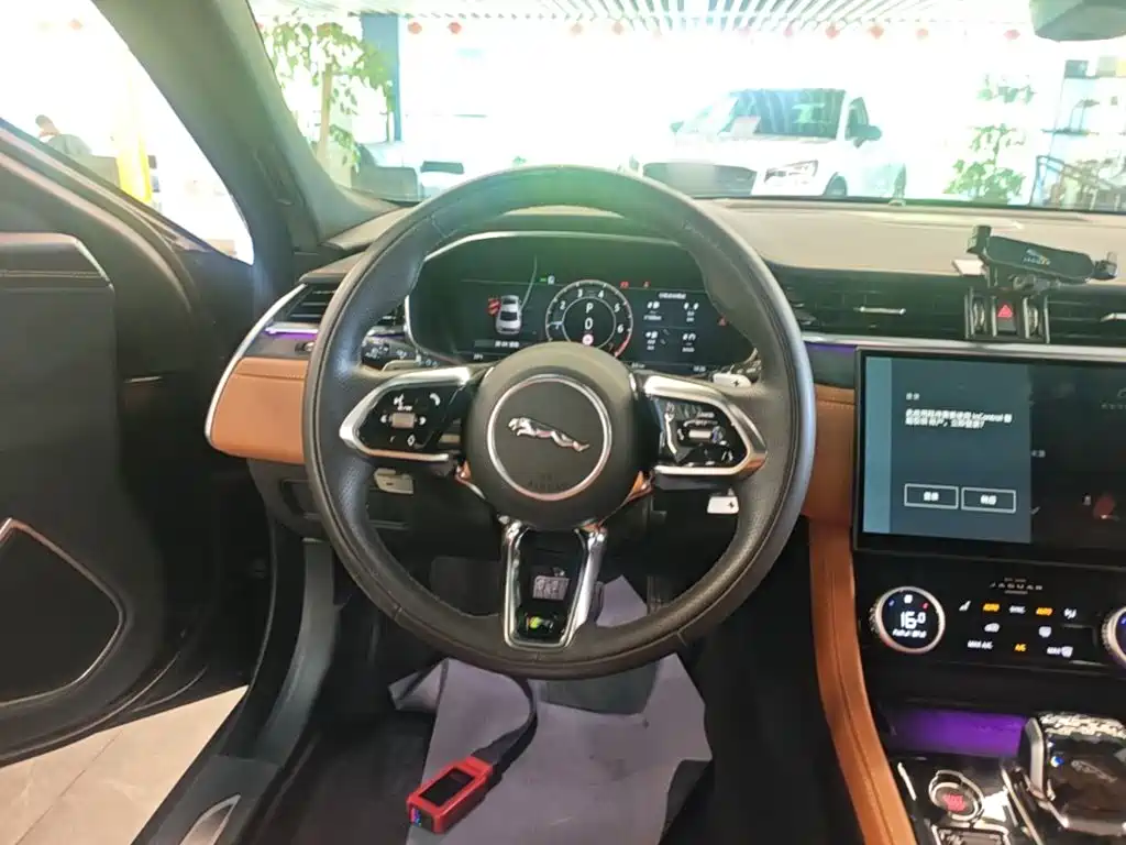 Jaguar XFL — миниатюра 11